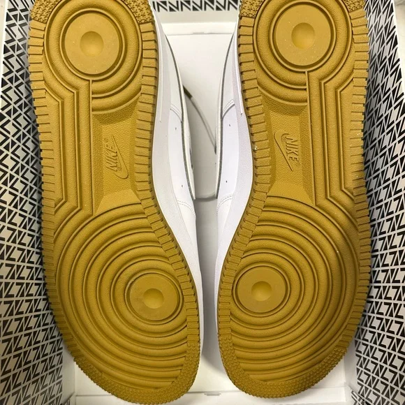 Men’s Nike Air Force 1 ‘07 Sneaker - Picture 6 of 7